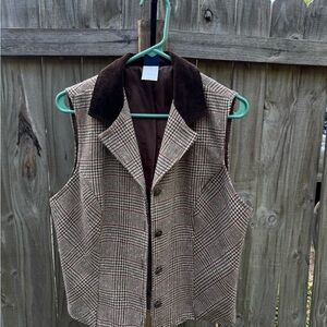 Ivy Collectibles Plaid Vest with Brown Collar